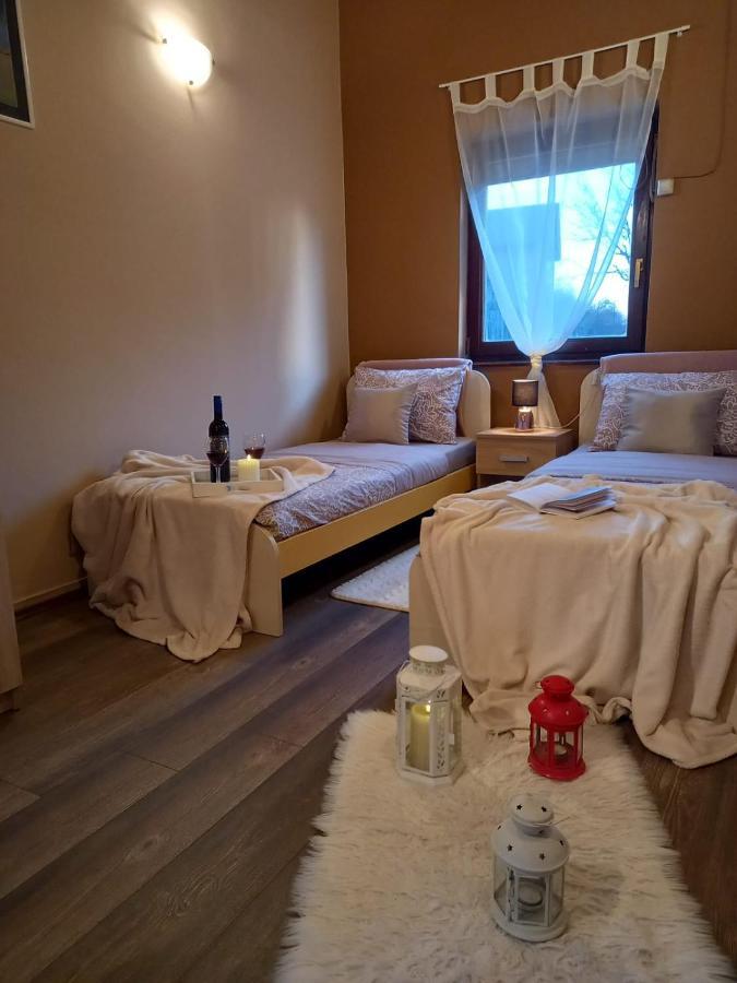 Guest House Studio Apartman Marina - With Jacuzzi, Free Parking, Pet Friendly Károlyváros Kültér fotó