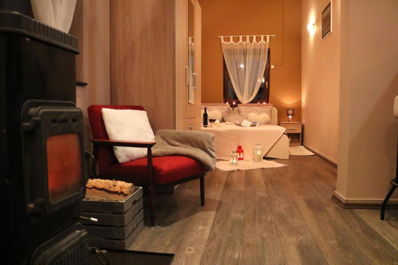 Guest House Studio Apartman Marina - With Jacuzzi, Free Parking, Pet Friendly Károlyváros Kültér fotó