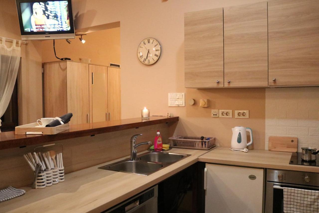 Guest House Studio Apartman Marina - With Jacuzzi, Free Parking, Pet Friendly Károlyváros Kültér fotó