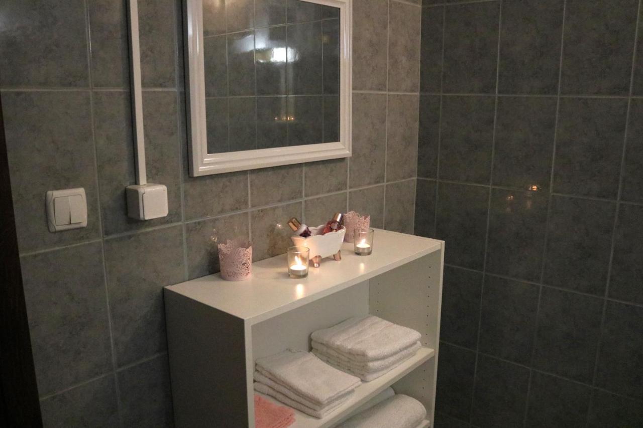 Guest House Studio Apartman Marina - With Jacuzzi, Free Parking, Pet Friendly Károlyváros Kültér fotó