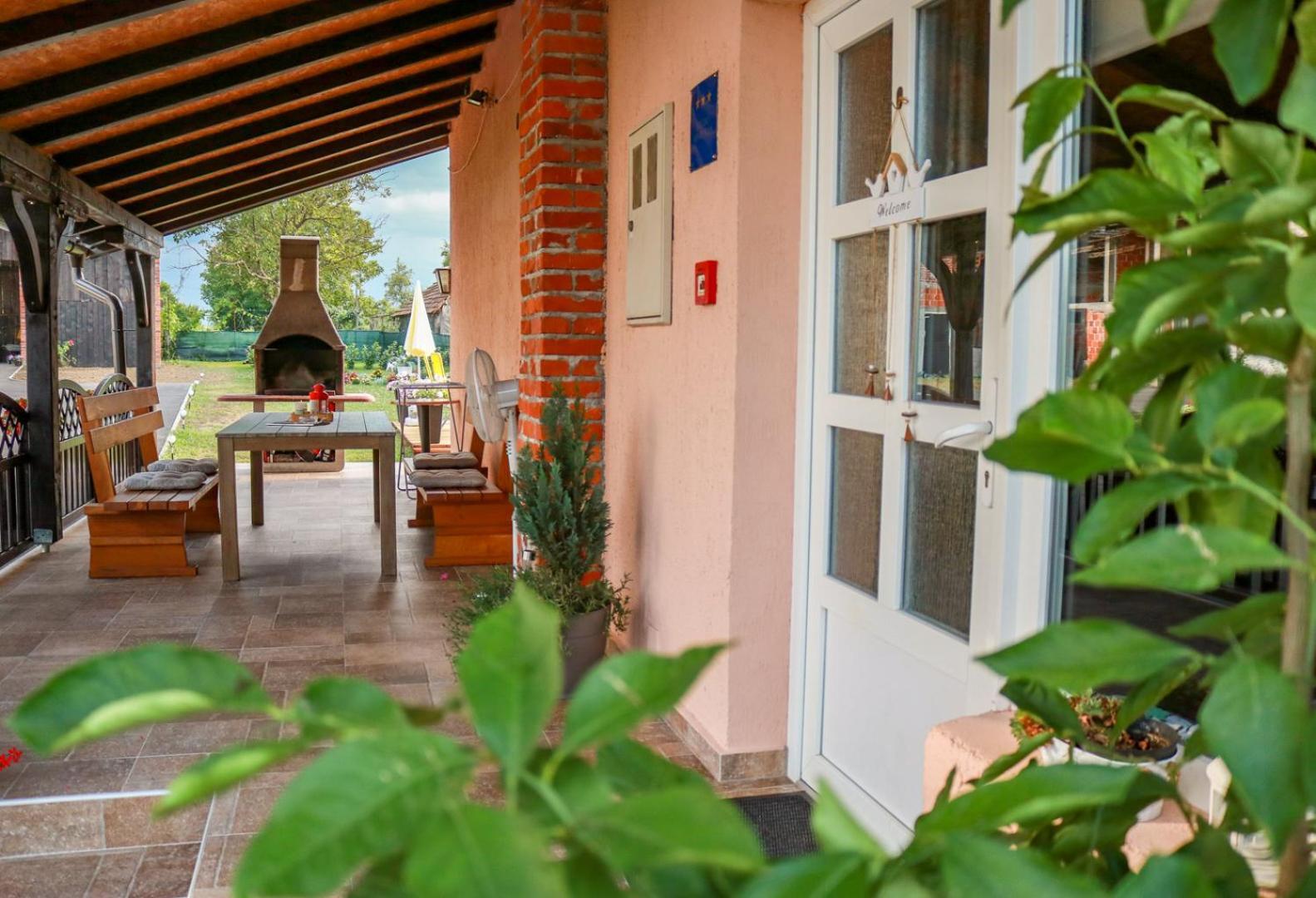Guest House Studio Apartman Marina - With Jacuzzi, Free Parking, Pet Friendly Károlyváros Kültér fotó