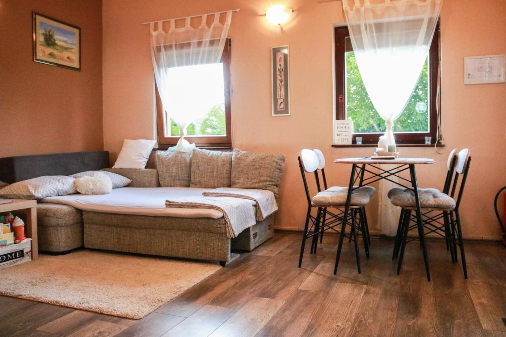 Guest House Studio Apartman Marina - With Jacuzzi, Free Parking, Pet Friendly Károlyváros Kültér fotó